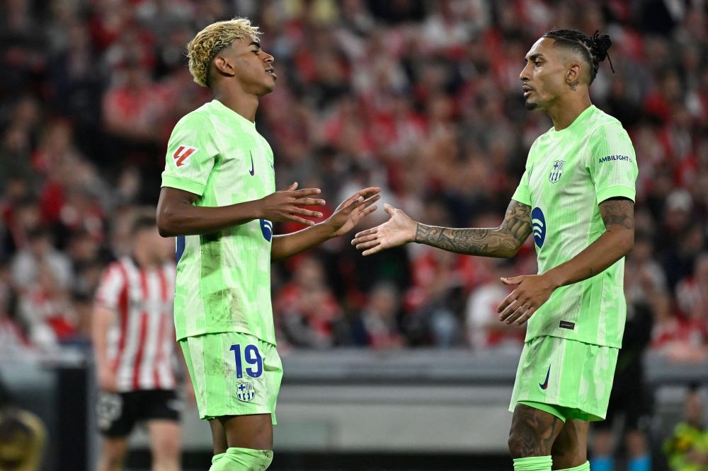 记者：曼联想3000万镑卖掉霍伊伦，在和潜在俱乐部谈判